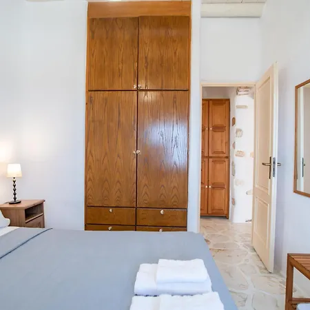 Gal-paros! * Parikia (Paros)